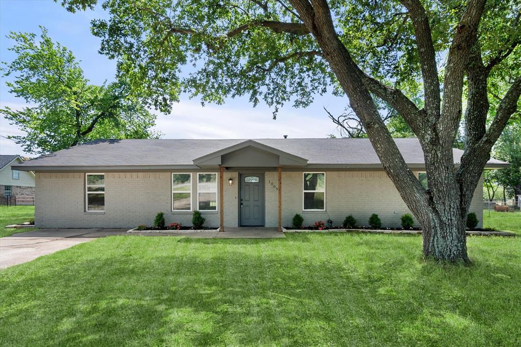 1009 North Spikes Road Corsicana, TX 75110 - Photo 1 of 31 a front view of house with yard and green space