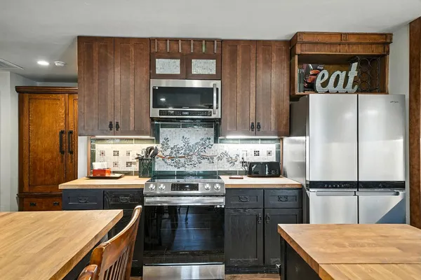 a bathroom with a toilet and a bathtub