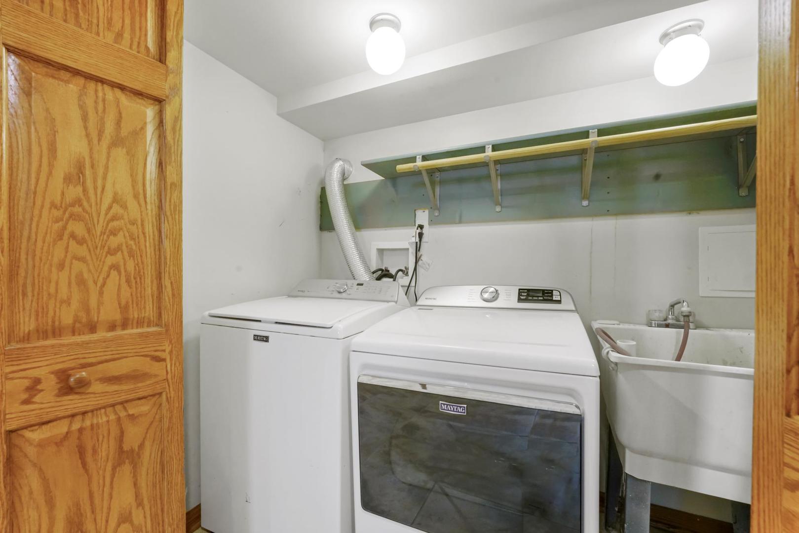 5751 South Monitor Avenue Chicago, IL 60638 - Photo 22 of 30 a utility room with dryer and washer
