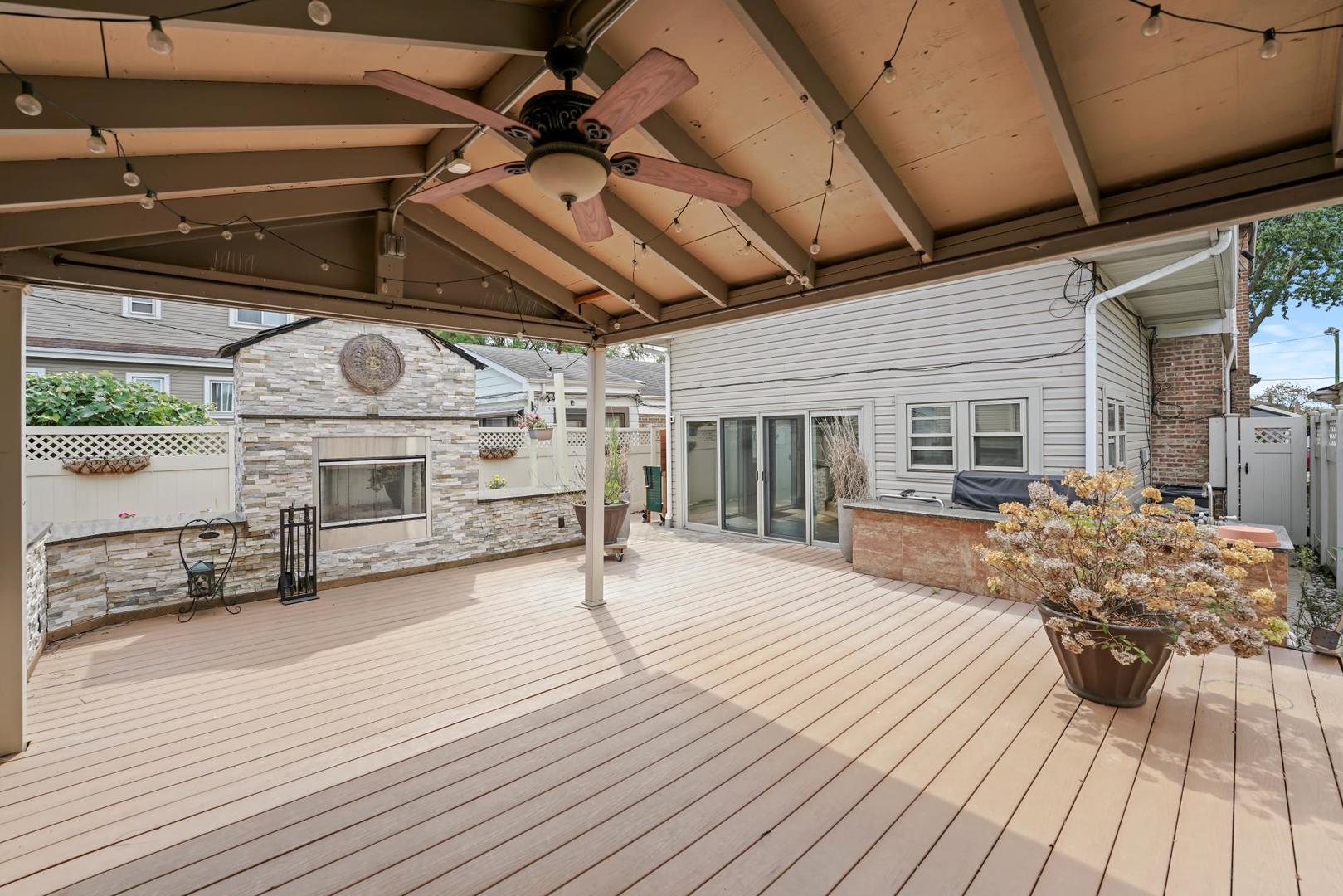 5751 South Monitor Avenue Chicago, IL 60638 - Photo 27 of 30 a view of a roof deck