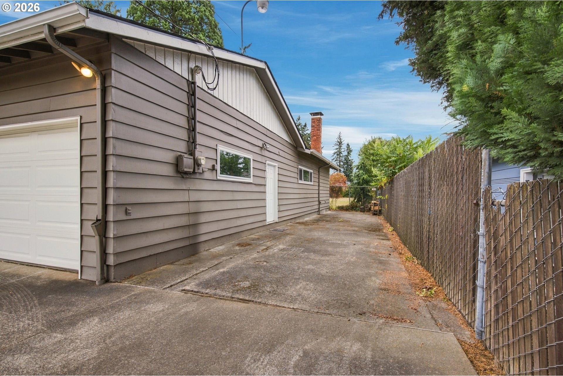 8123 Southeast Roots Road Milwaukie, OR 97267 - Photo 23 of 48 Gallery Image 23