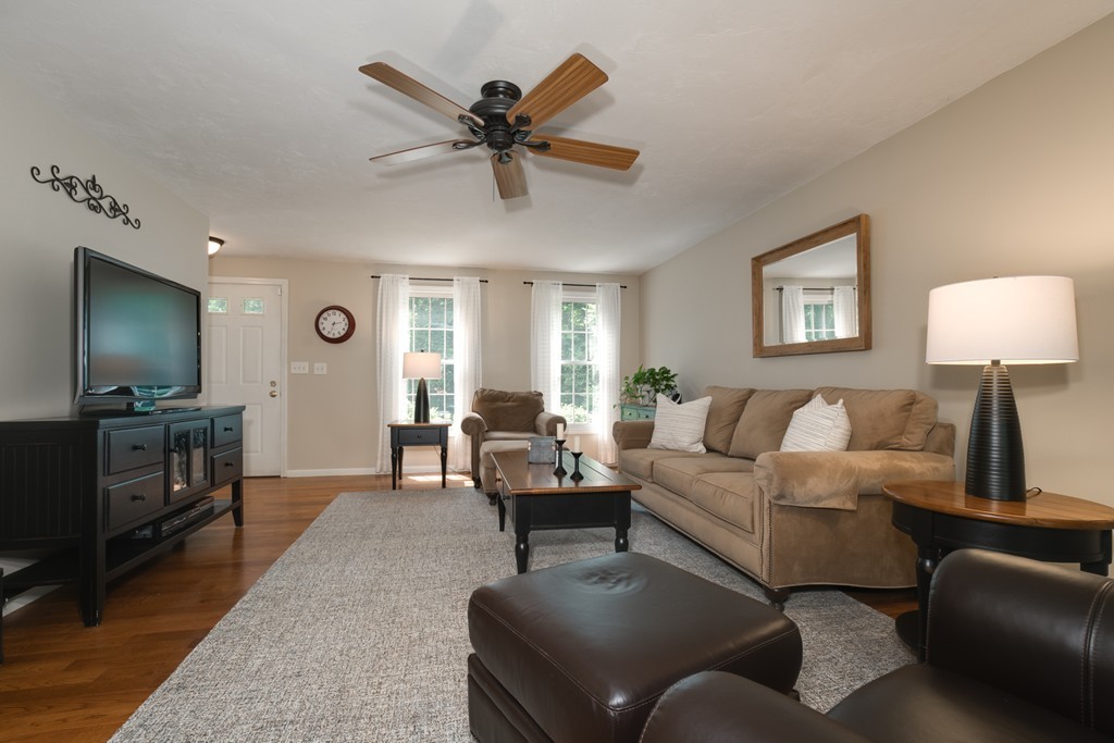 35 Rawson Road Webster, MA 01570 - Photo 4 of 25 Gallery Image 4