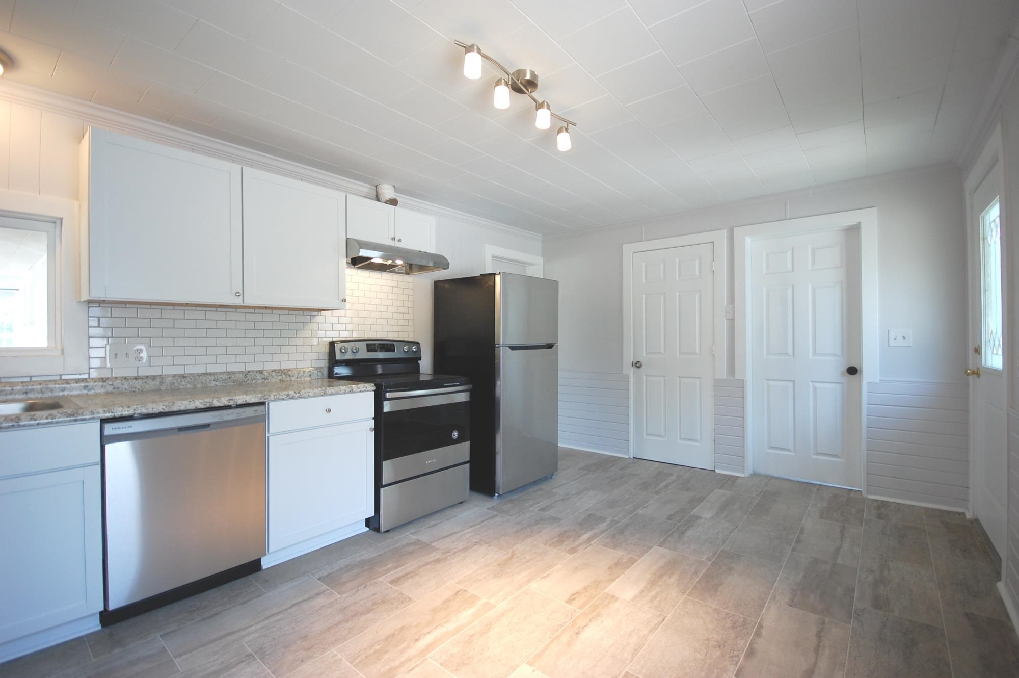 343 West Oak Street Butler, IN 46721 - Photo 11 of 28