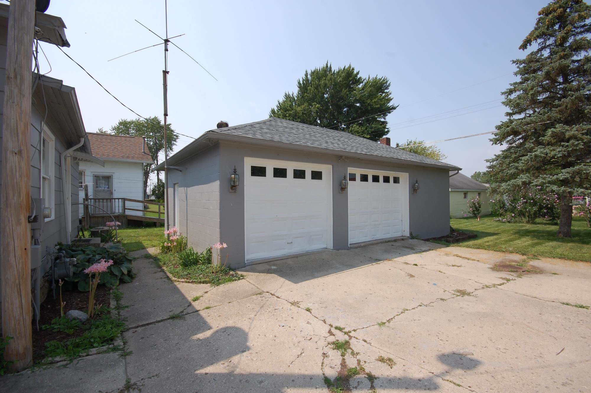 343 West Oak Street Butler, IN 46721 - Photo 4 of 28