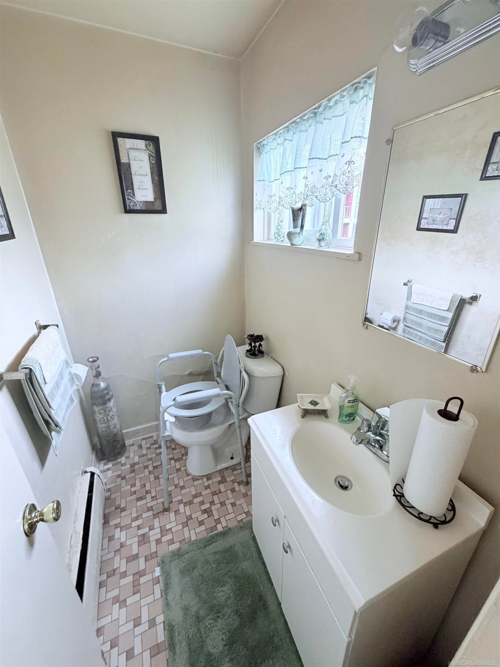 19143 Berg Road Detroit, MI 48219 - Photo 13 of 19 Gallery Image 13