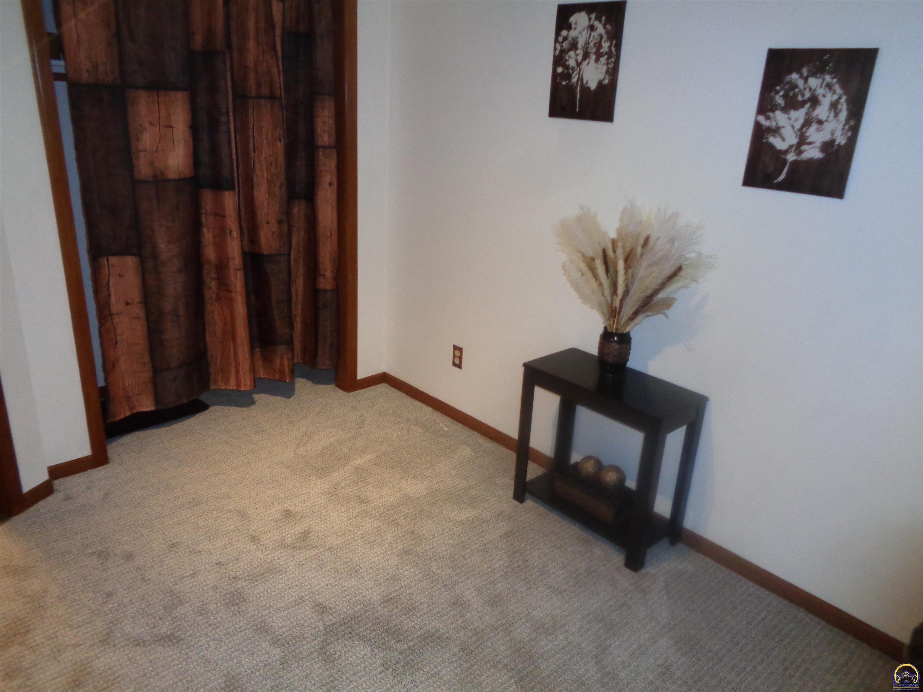 7413 Southwest 25th Street Topeka, KS 66614 - Photo 11 of 17