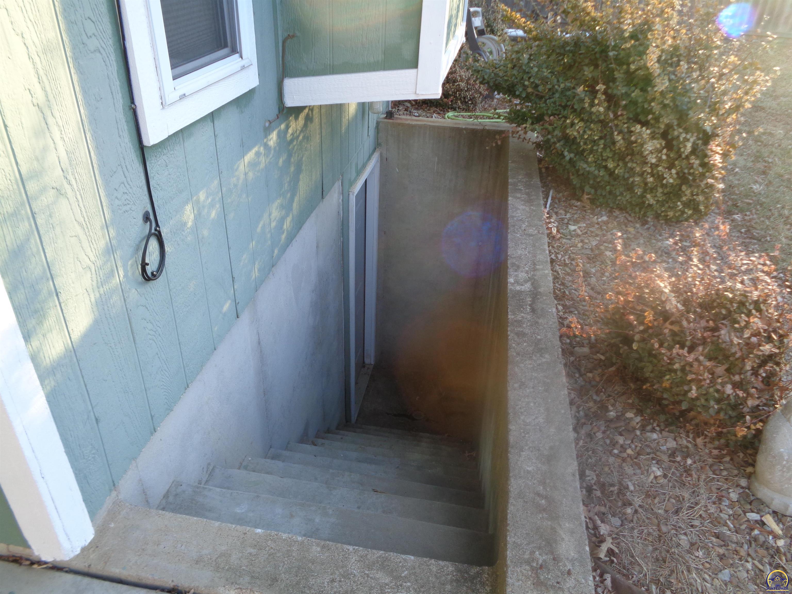 7413 Southwest 25th Street Topeka, KS 66614 - Photo 16 of 17