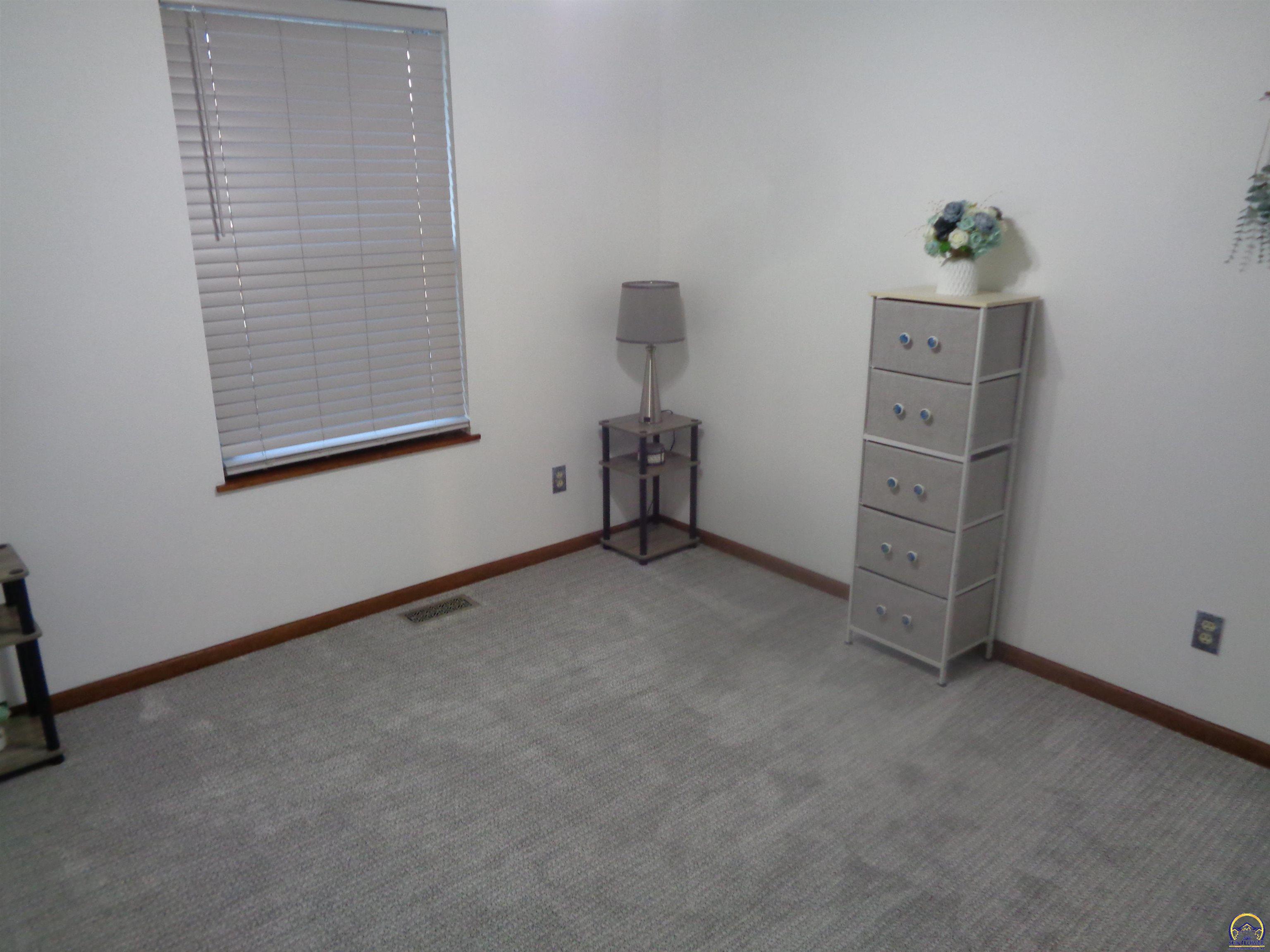 7413 Southwest 25th Street Topeka, KS 66614 - Photo 10 of 17