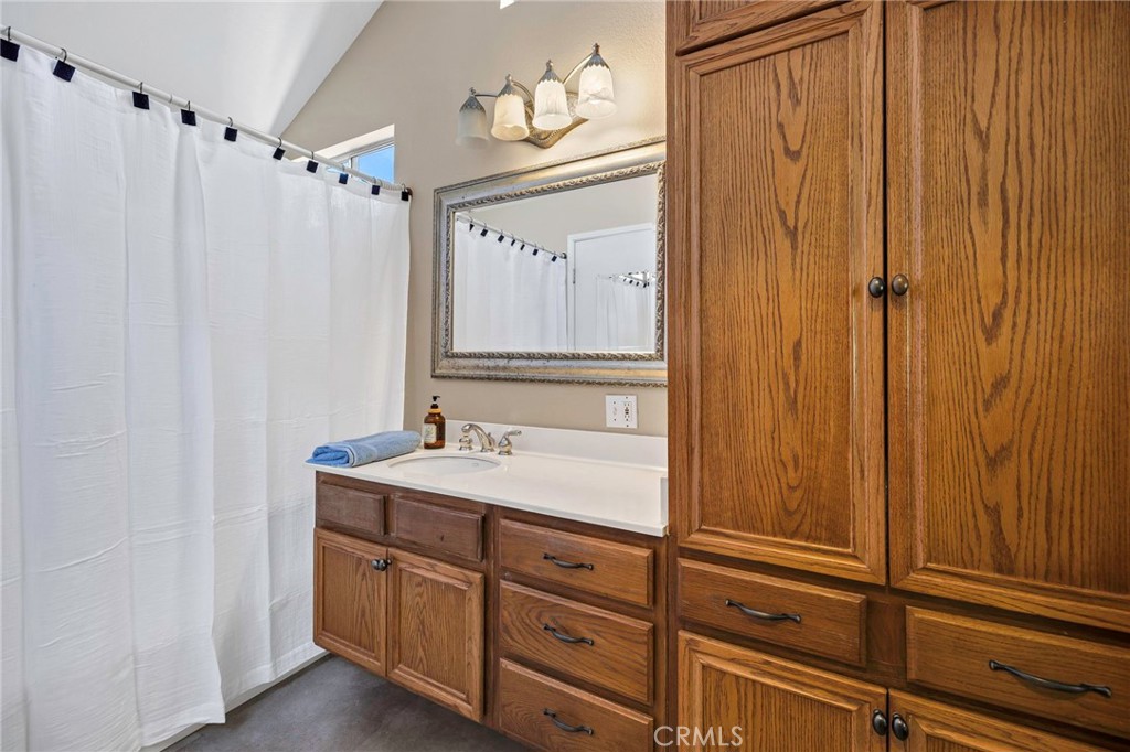 40183 Mimulus Way Temecula, CA 92591 - Photo 19 of 39 Primary bathroom