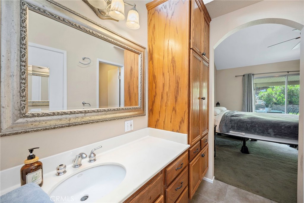 40183 Mimulus Way Temecula, CA 92591 - Photo 20 of 39 Primary bathroom