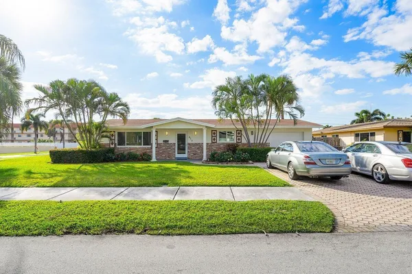 $849,999 | 617 Southeast 8th Avenue, Deerfield Beach, FL 33441