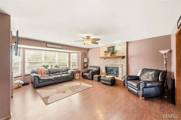 $389,900 | 950 Haversham Drive, St. Charles, MO 63304