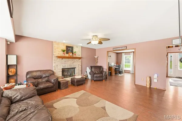 $389,900 | 950 Haversham Drive, St. Charles, MO 63304
