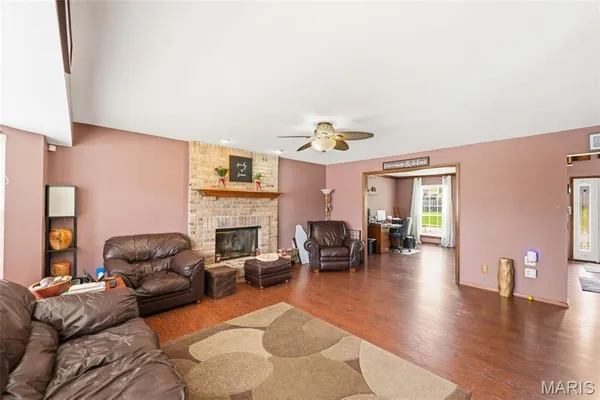 $389,900 | 950 Haversham Drive, St. Charles, MO 63304