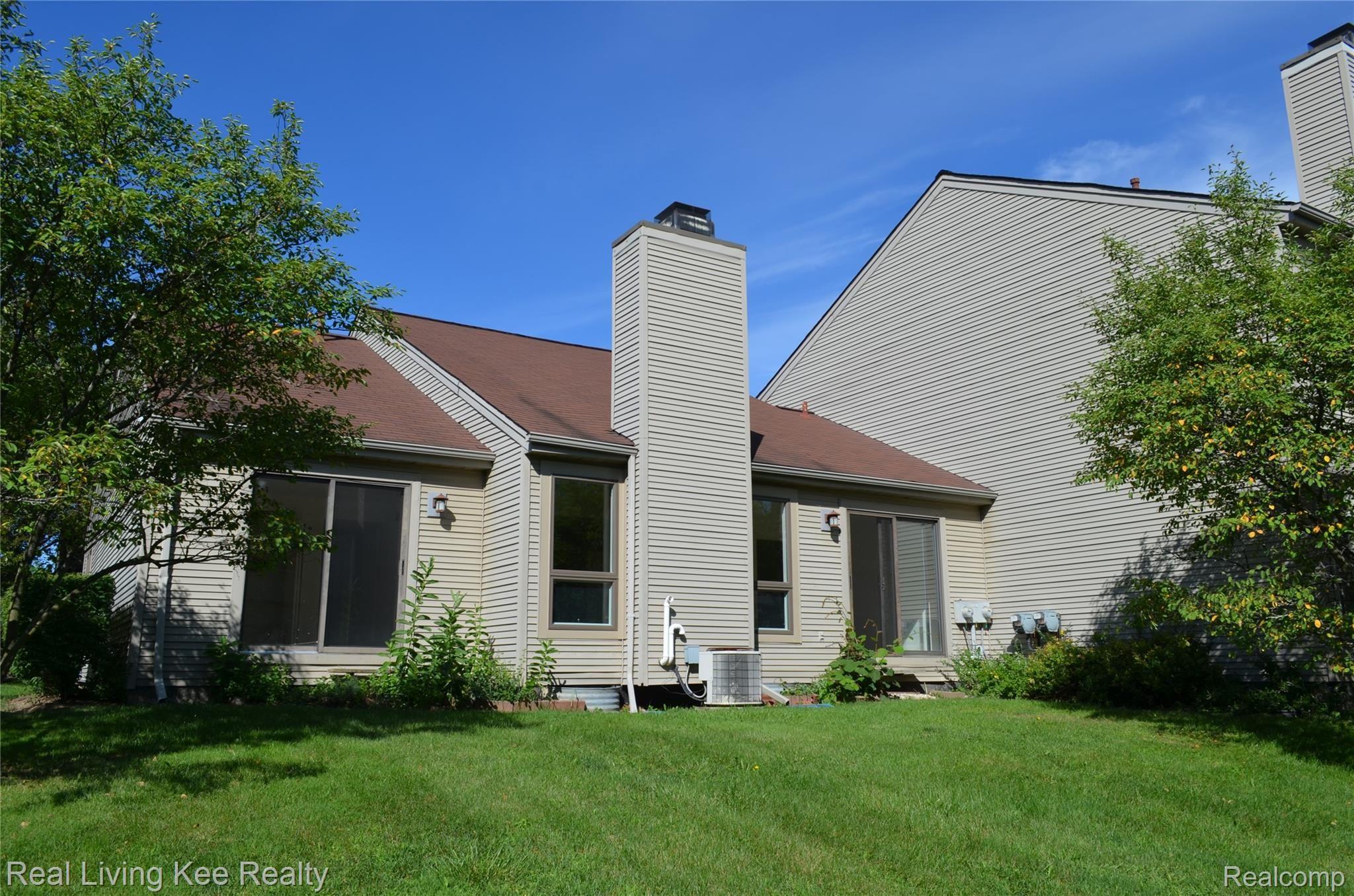 688 Charing Court Rochester, MI 48307 - Photo 4 of 20 DSC_0548.JPG