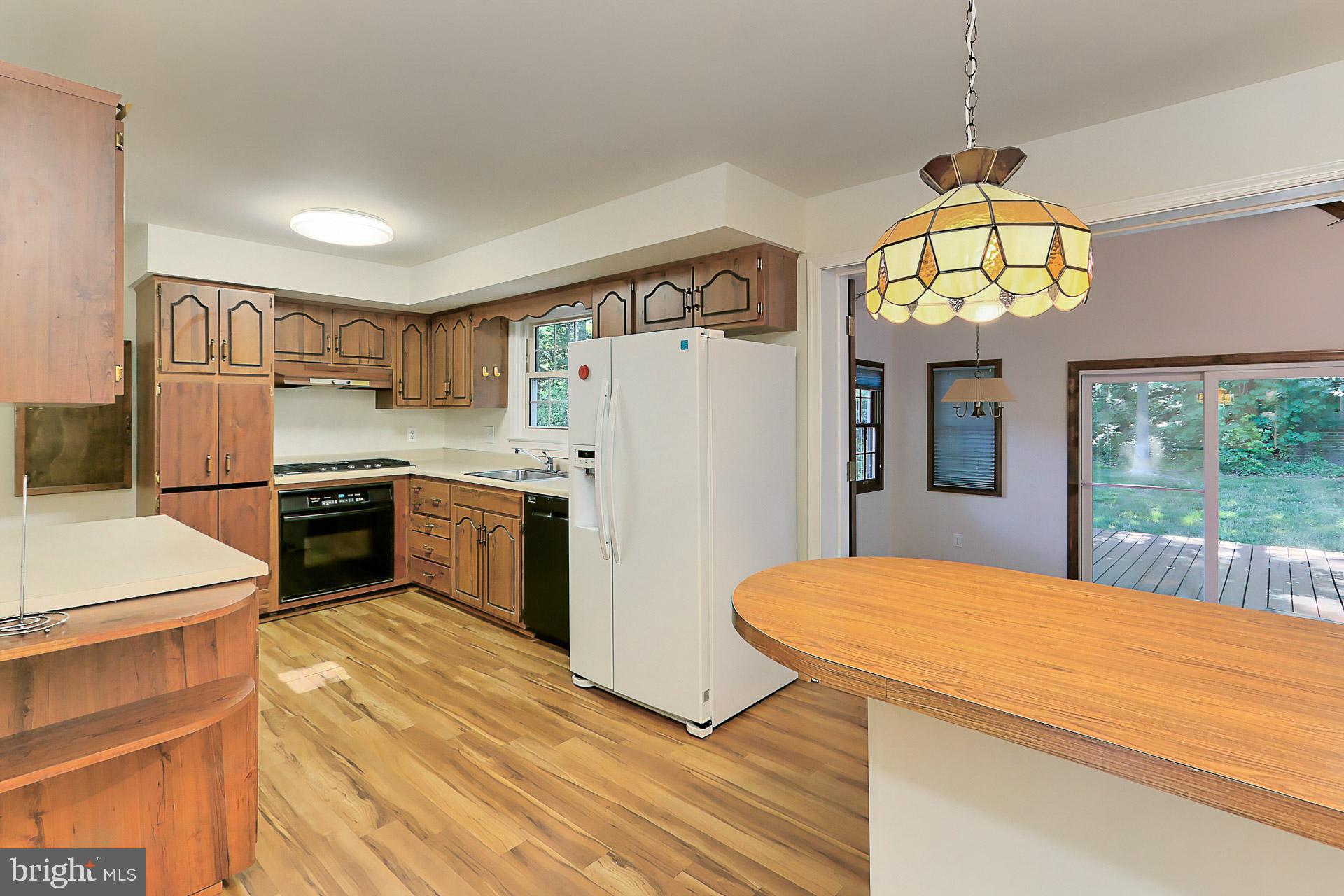 6807 Huntsman Boulevard Springfield, VA 22152 - Photo 12 of 46 Kitchen
