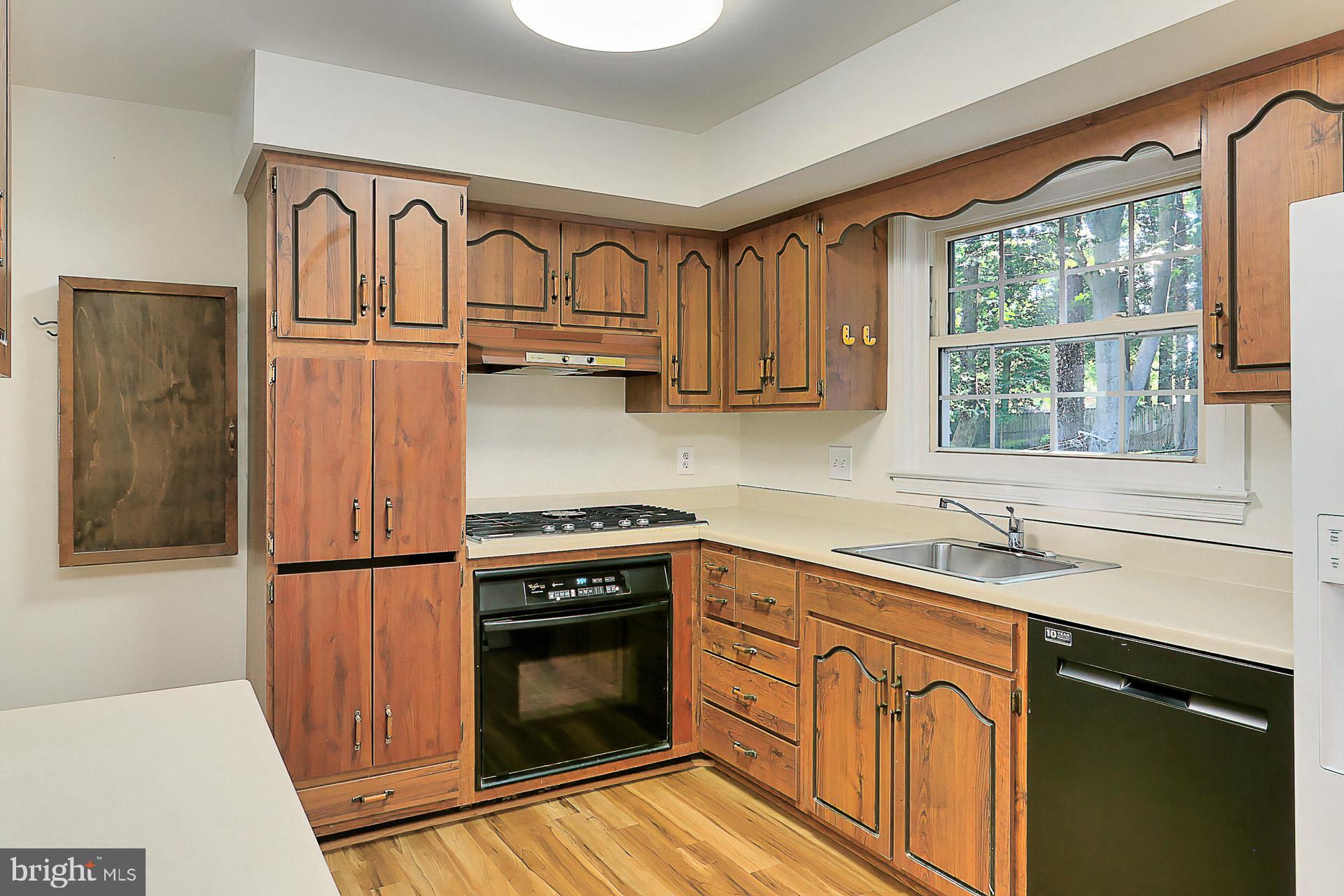 6807 Huntsman Boulevard Springfield, VA 22152 - Photo 13 of 46 Kitchen
