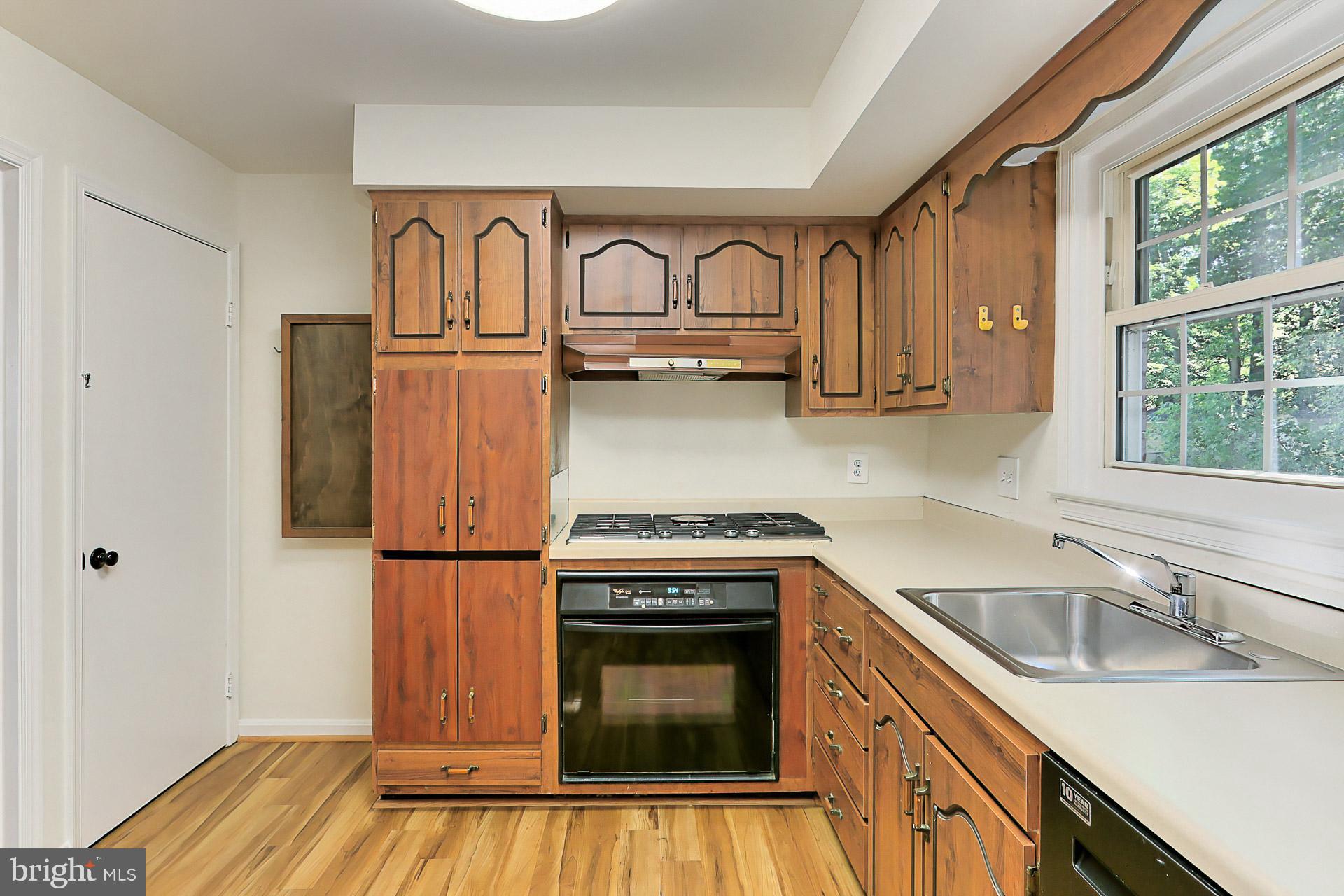 6807 Huntsman Boulevard Springfield, VA 22152 - Photo 14 of 46 Kitchen