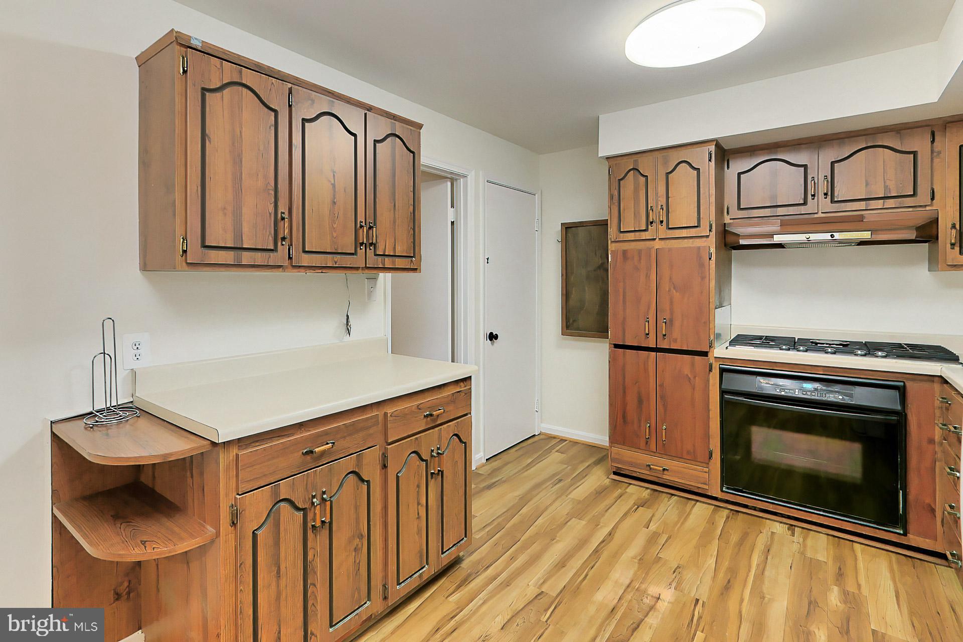 6807 Huntsman Boulevard Springfield, VA 22152 - Photo 15 of 46 Kitchen
