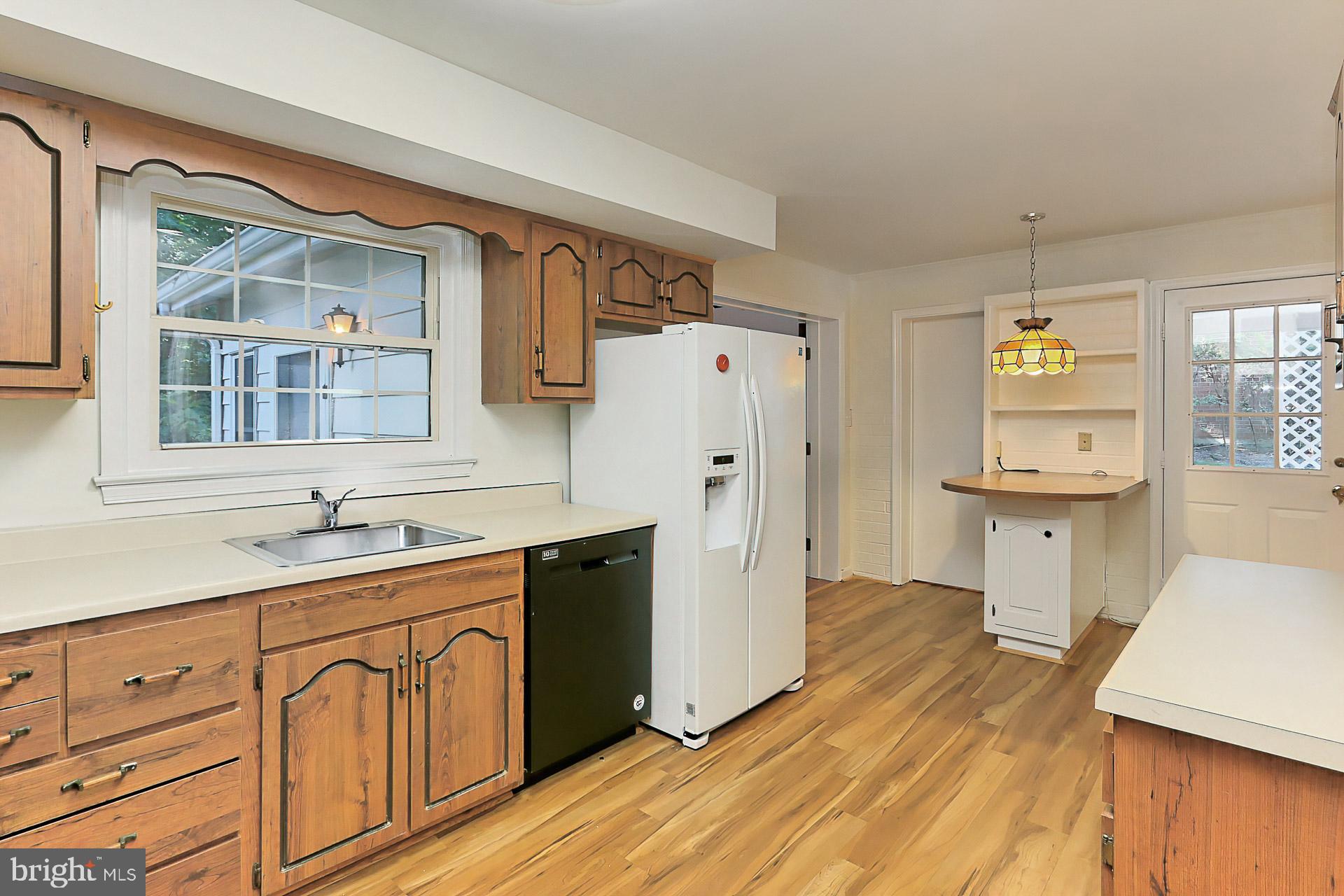 6807 Huntsman Boulevard Springfield, VA 22152 - Photo 18 of 46 Kitchen