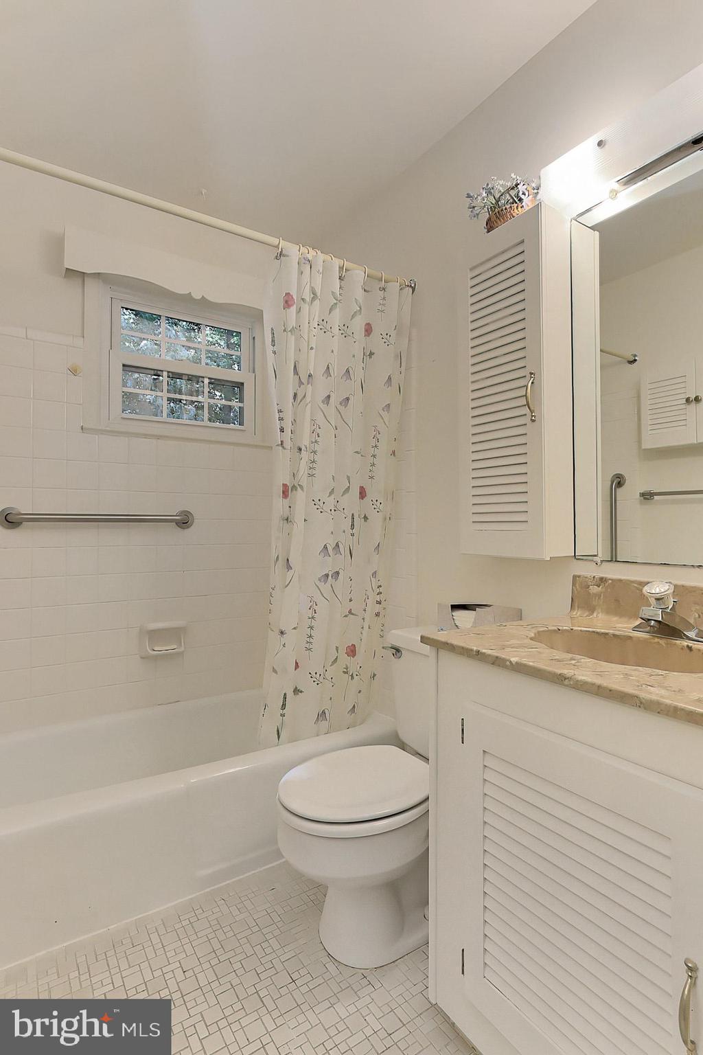6807 Huntsman Boulevard Springfield, VA 22152 - Photo 31 of 46 Upstairs Hall Bath