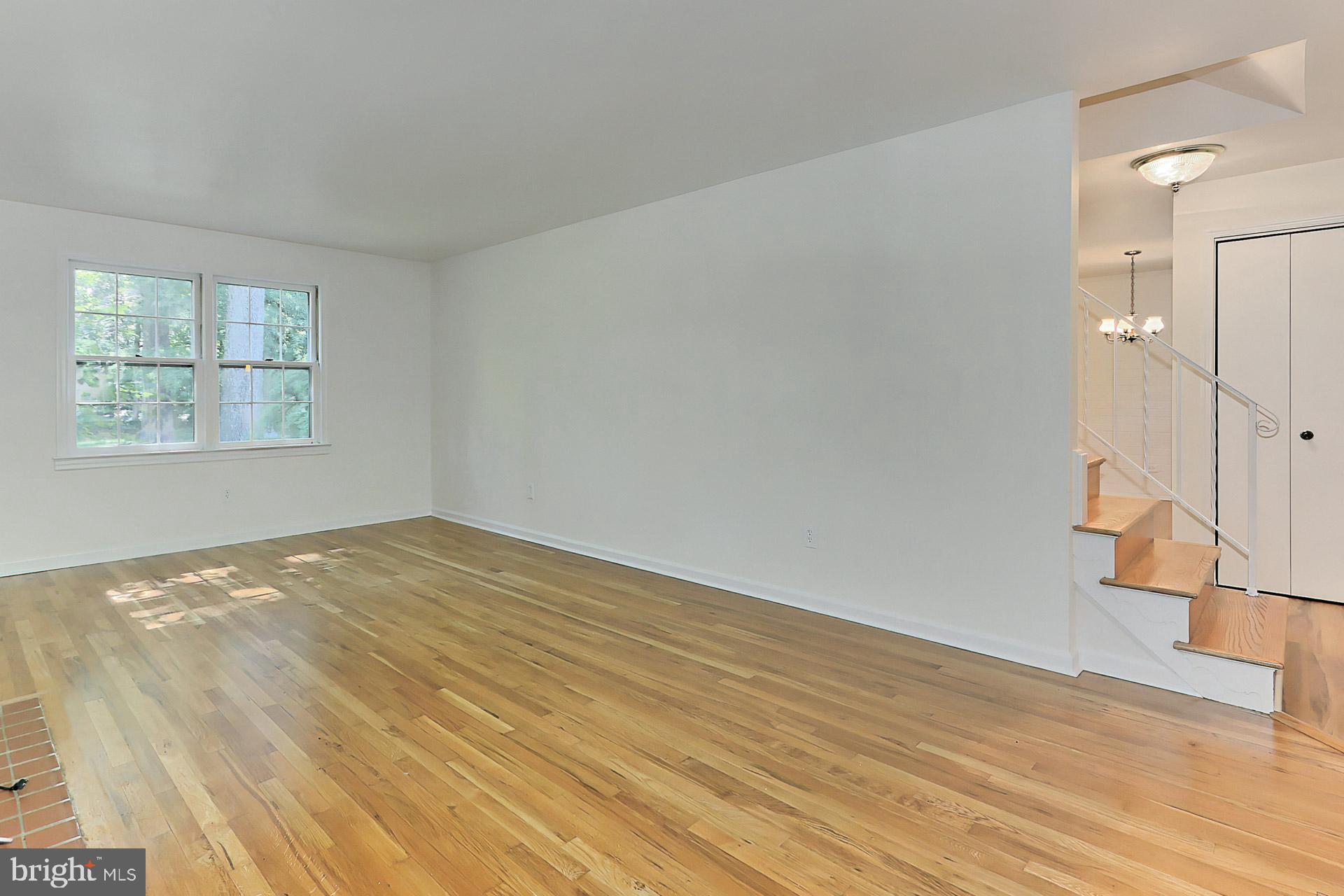 6807 Huntsman Boulevard Springfield, VA 22152 - Photo 8 of 46 Living Room