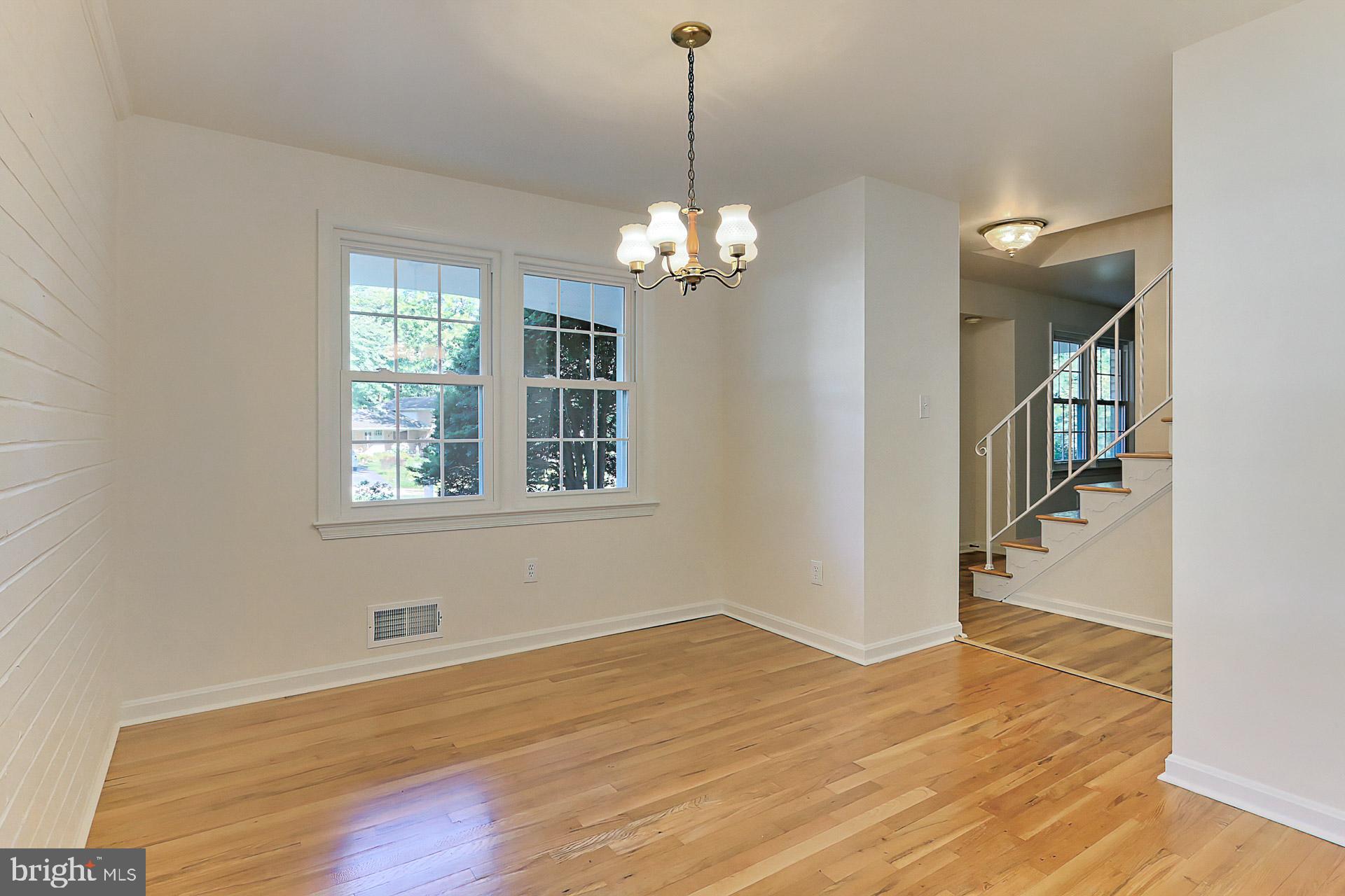 6807 Huntsman Boulevard Springfield, VA 22152 - Photo 10 of 46 Dining Room