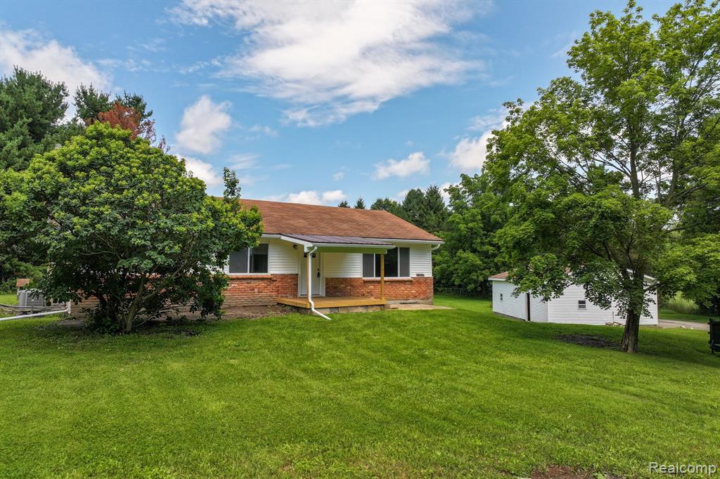 13545 Hibner Road Hartland, MI 48353 - Photo 3 of 23