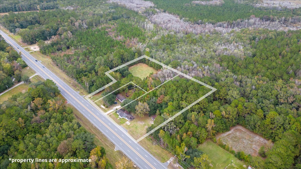 13250 East Oglethorpe Highway Midway, GA 31320 - Photo 5 of 12 a view of a small yard from a balcony