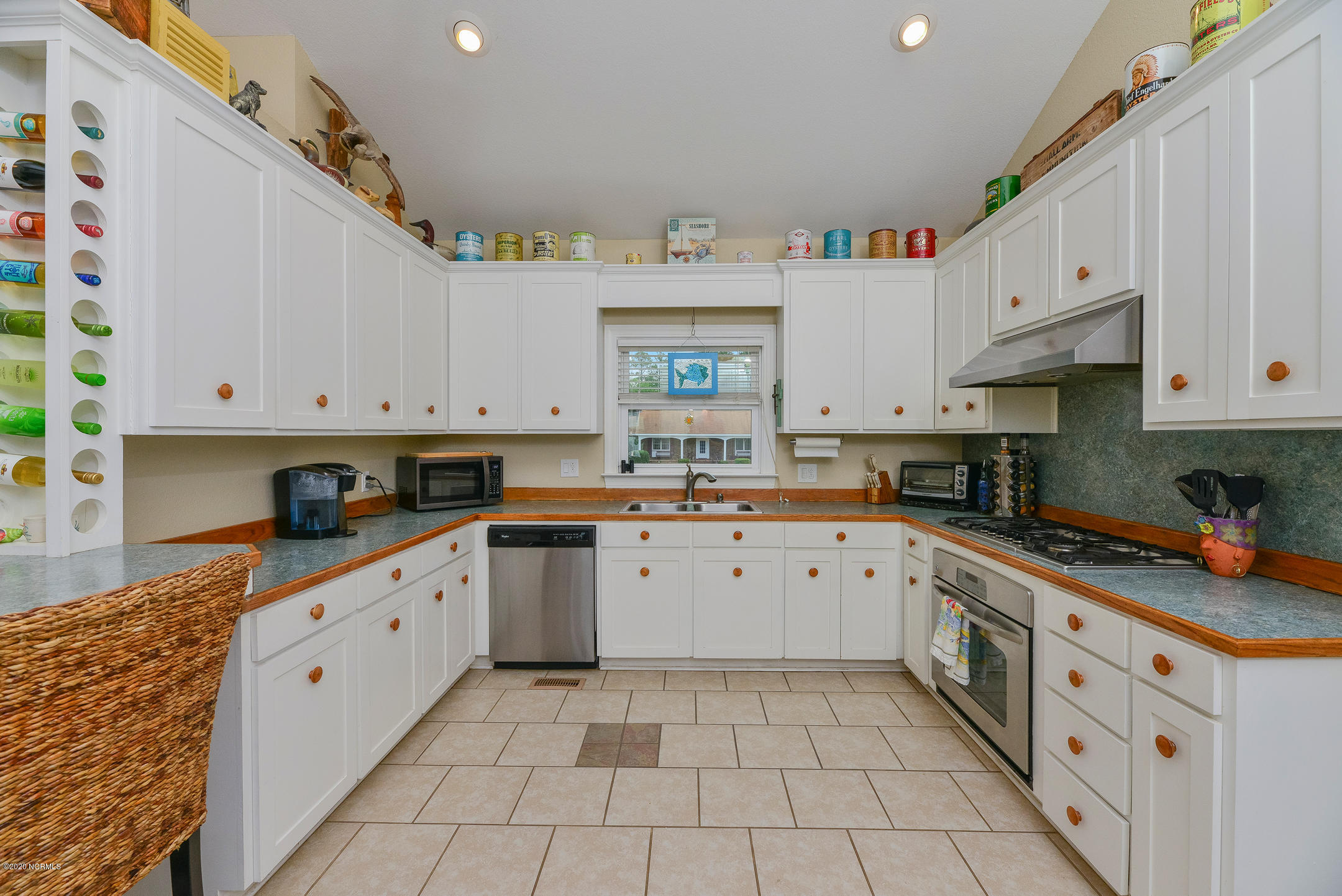196 Shady Banks Beach Road Washington, NC 27889 - Photo 17 of 60 Chefs Kitchen