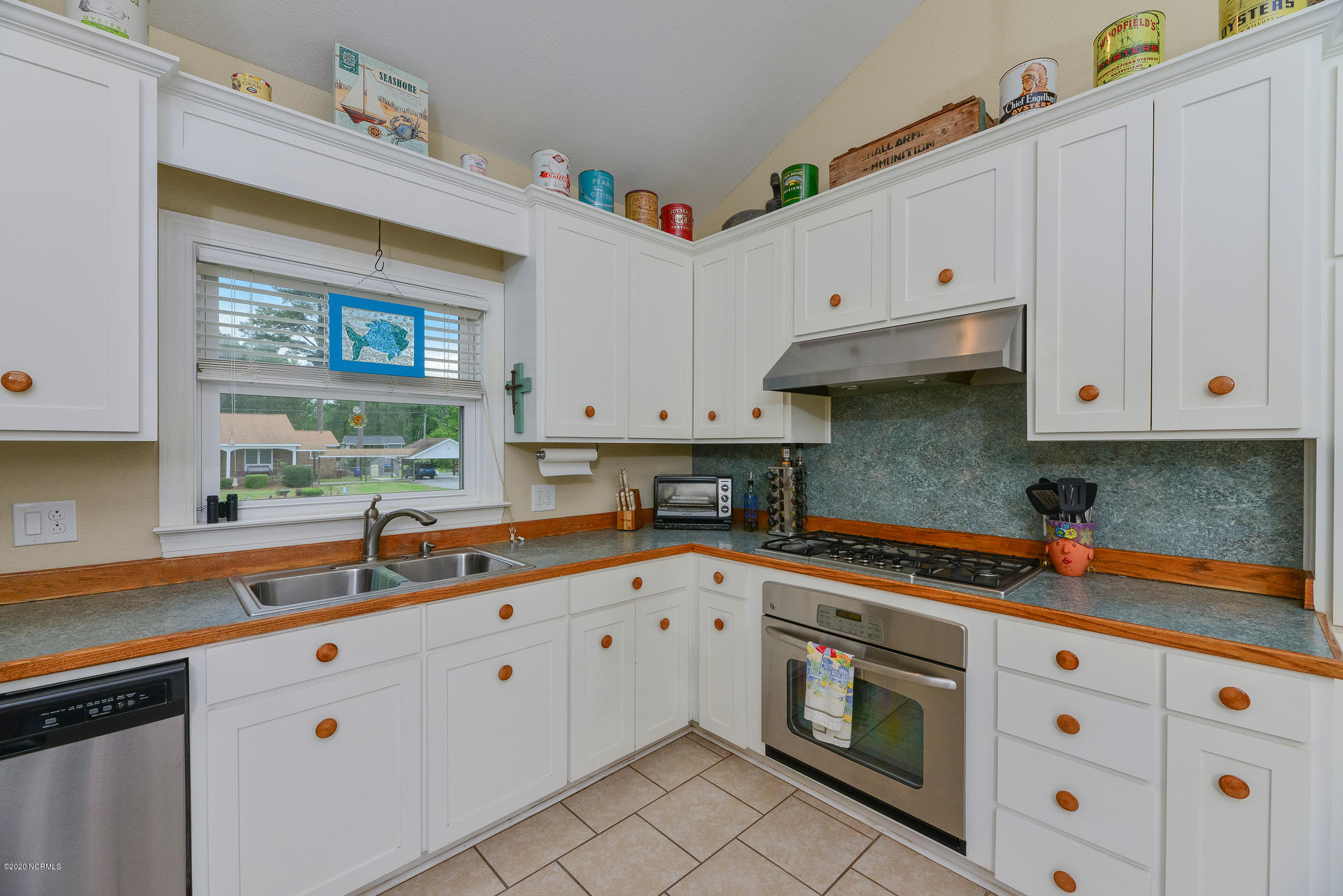 196 Shady Banks Beach Road Washington, NC 27889 - Photo 19 of 60 Very Nice Cooktop and Hood