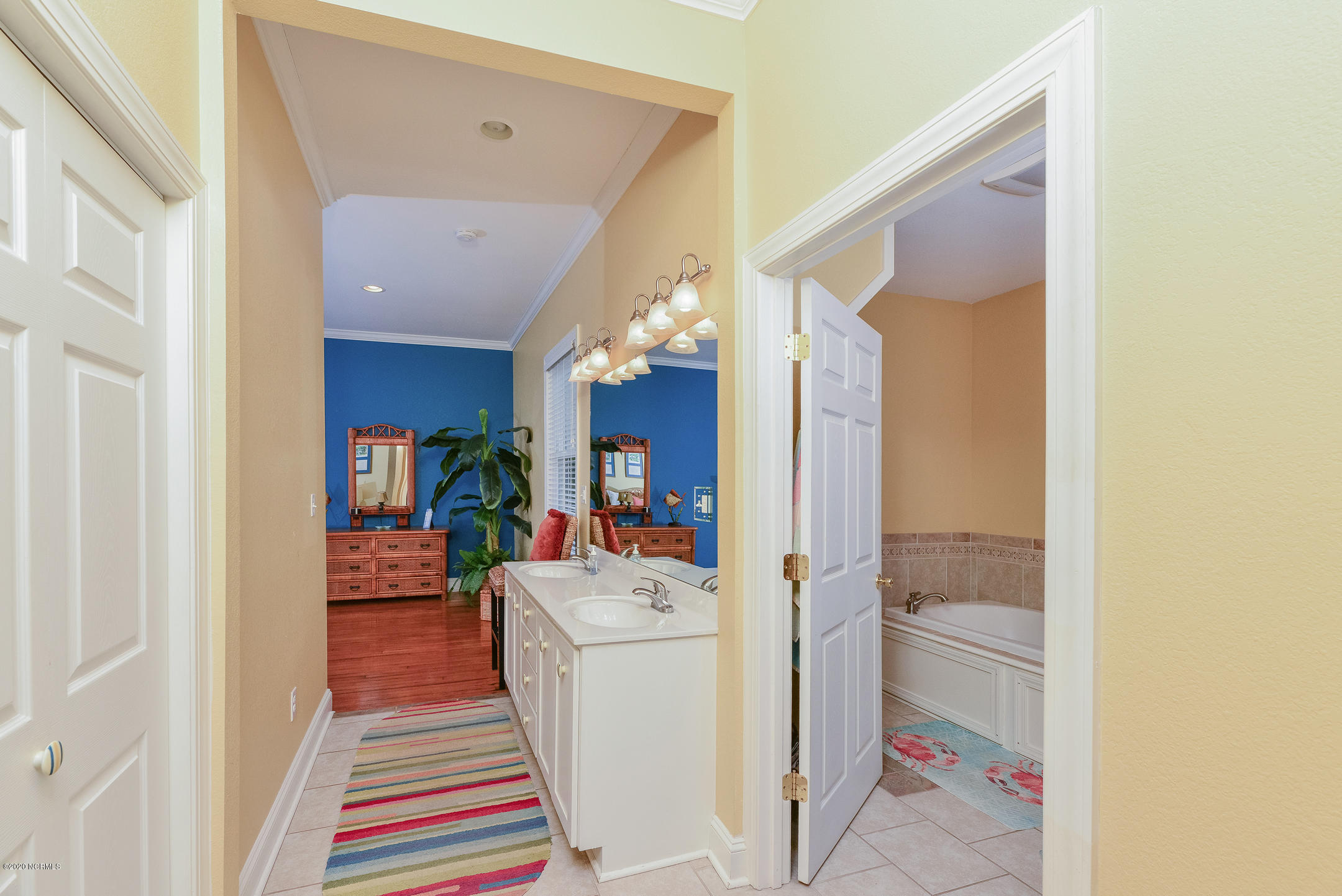 196 Shady Banks Beach Road Washington, NC 27889 - Photo 21 of 60 Hallway to Owners Suite