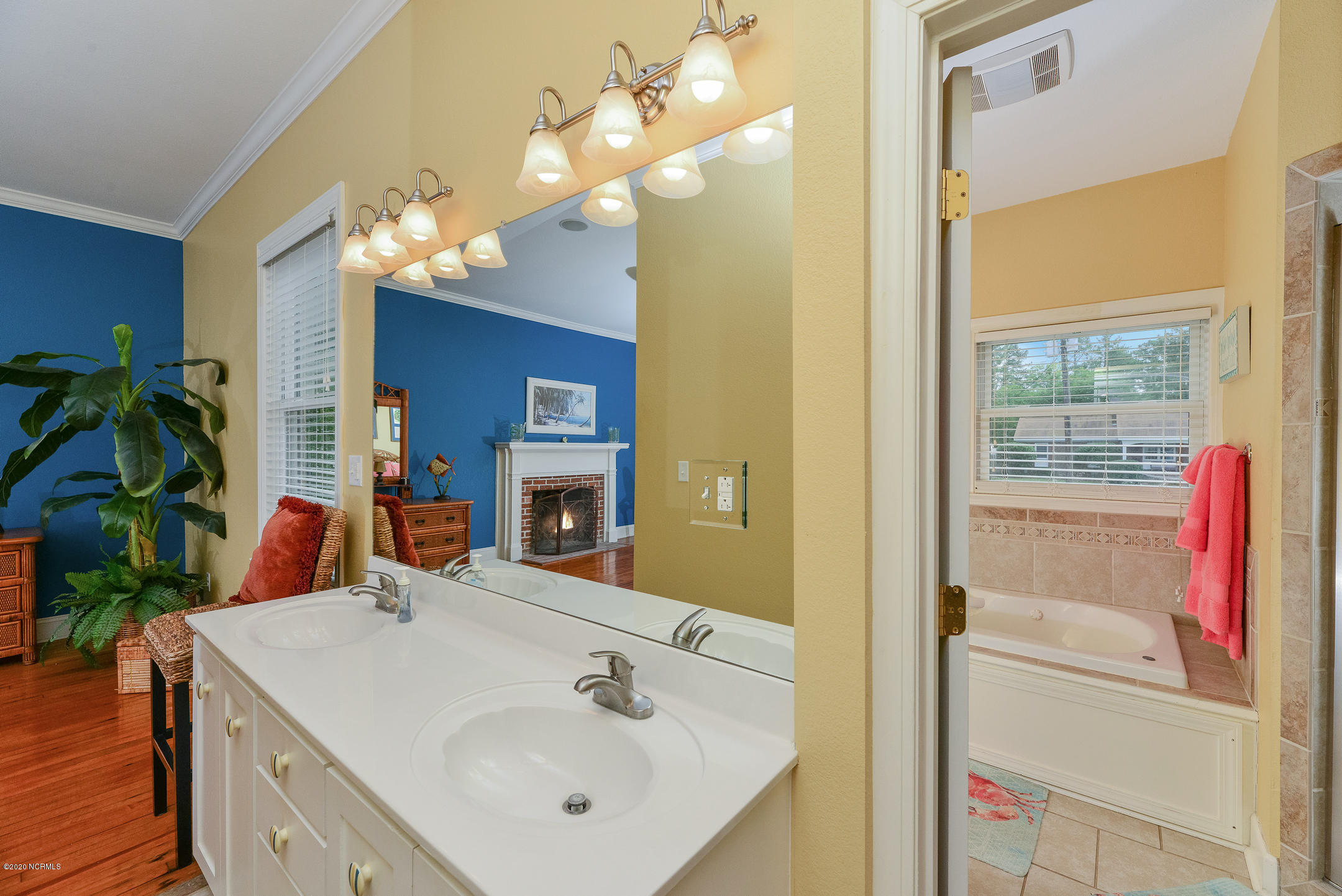 196 Shady Banks Beach Road Washington, NC 27889 - Photo 22 of 60 Double Vanity