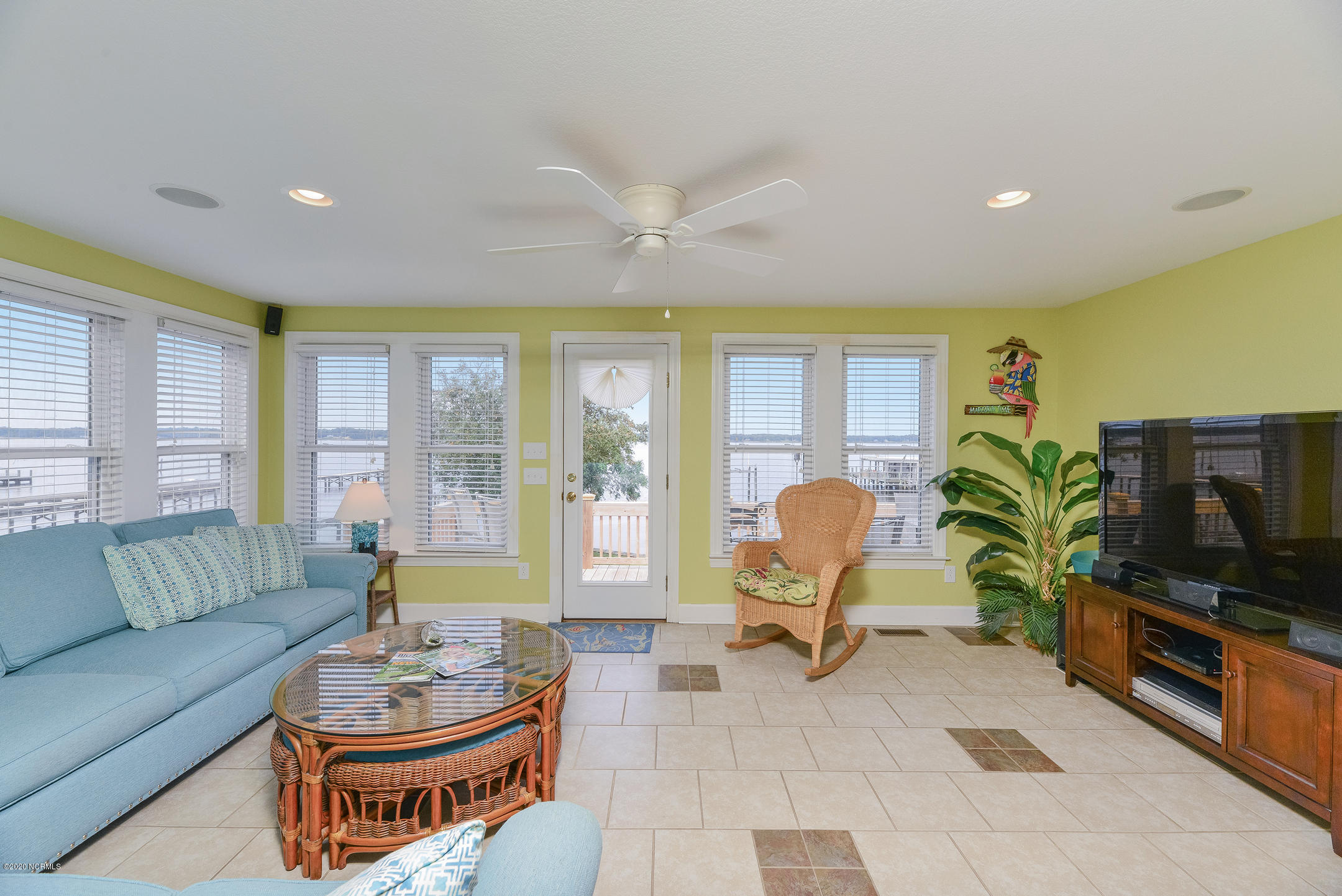 196 Shady Banks Beach Road Washington, NC 27889 - Photo 35 of 60 Nice Comfortable Family Room