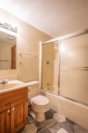 $469,000 | 33 D White Oaks Loop, Unit 38, West Dover, VT 05356