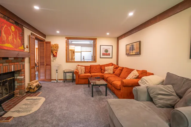 $499,000 | 33 D White Oaks Loop, Unit 38, West Dover, VT 05356