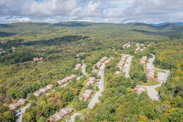 $499,000 | 33 D White Oaks Loop, Unit 38, West Dover, VT 05356