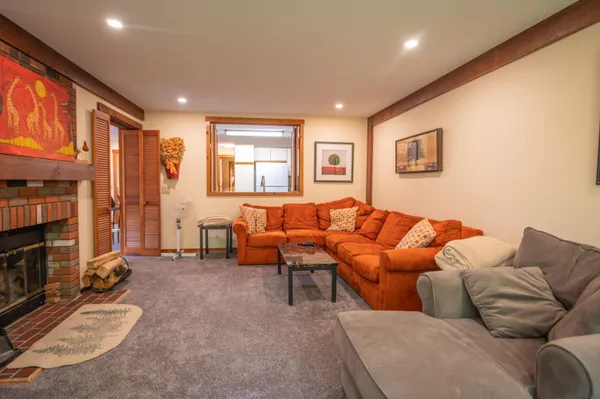 $469,000 | 33 D White Oaks Loop, Unit 38, West Dover, VT 05356