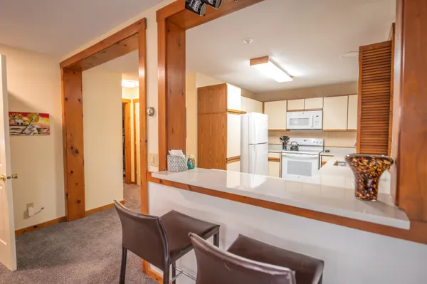 $469,000 | 33 D White Oaks Loop, Unit 38, West Dover, VT 05356