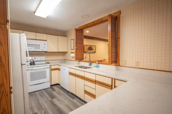 $469,000 | 33 D White Oaks Loop, Unit 38, West Dover, VT 05356