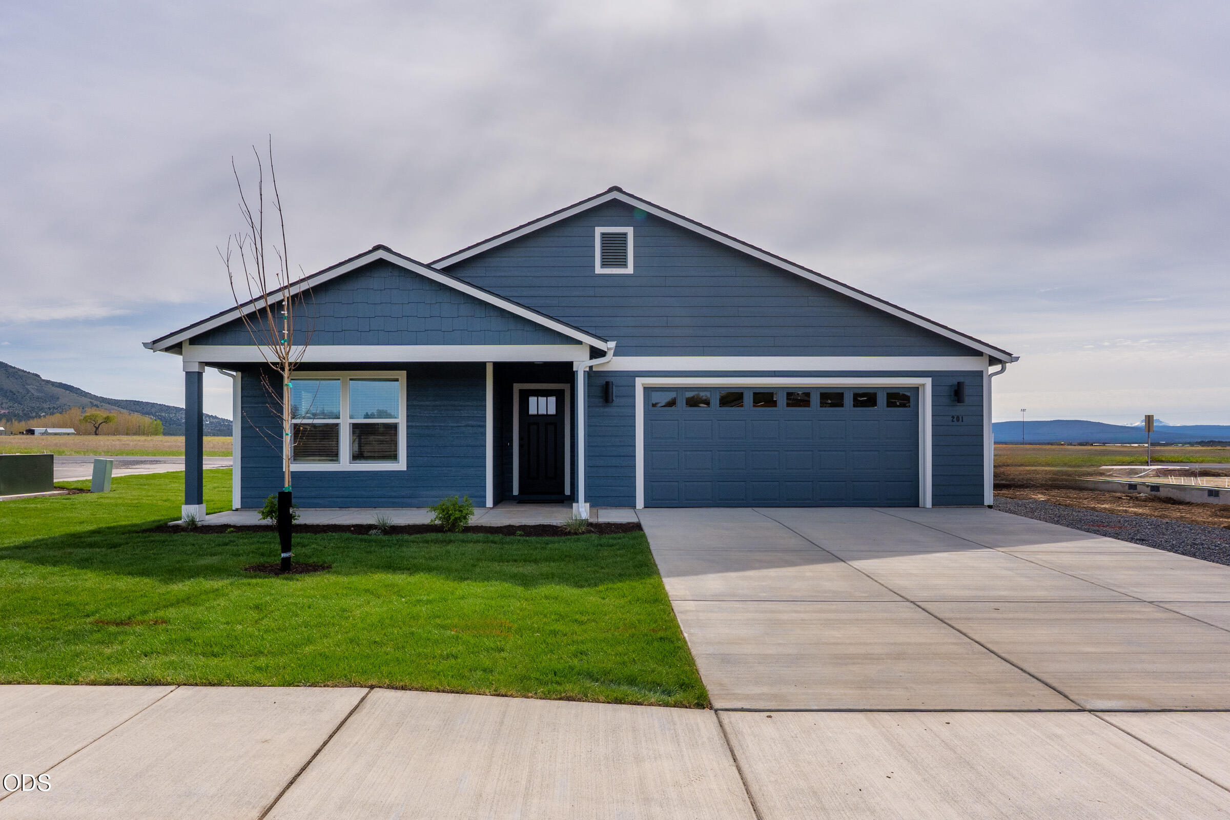 222 Southeast Peppermint Loop, Unit 19 Culver, OR 97734 - Photo 2 of 25
