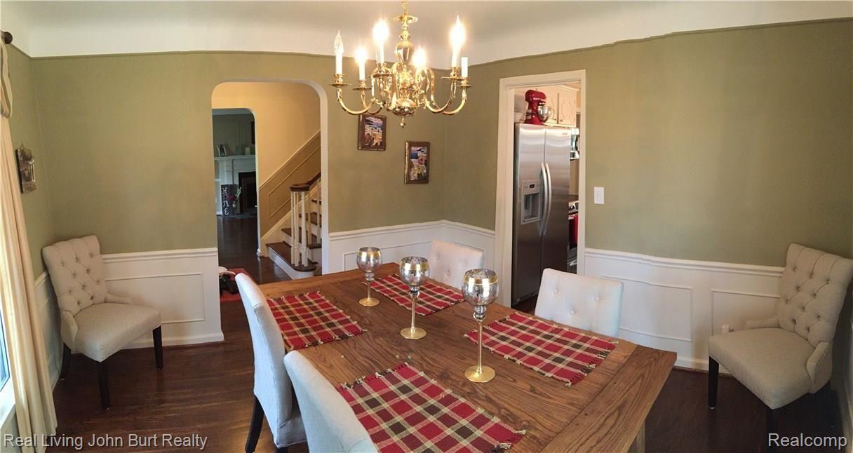 1813 Broadstone Road Grosse Pointe, MI 48236 - Photo 10 of 36 10.JPG