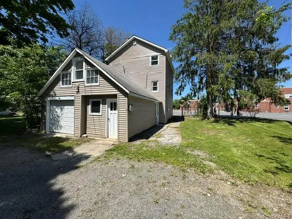 $2,200 | 12 Edmunds Lane, Pine Bush, NY 12566