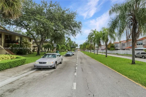 $2,200 | 12955 Southwest 66th Lane, Unit 2122, Miami, FL 33183