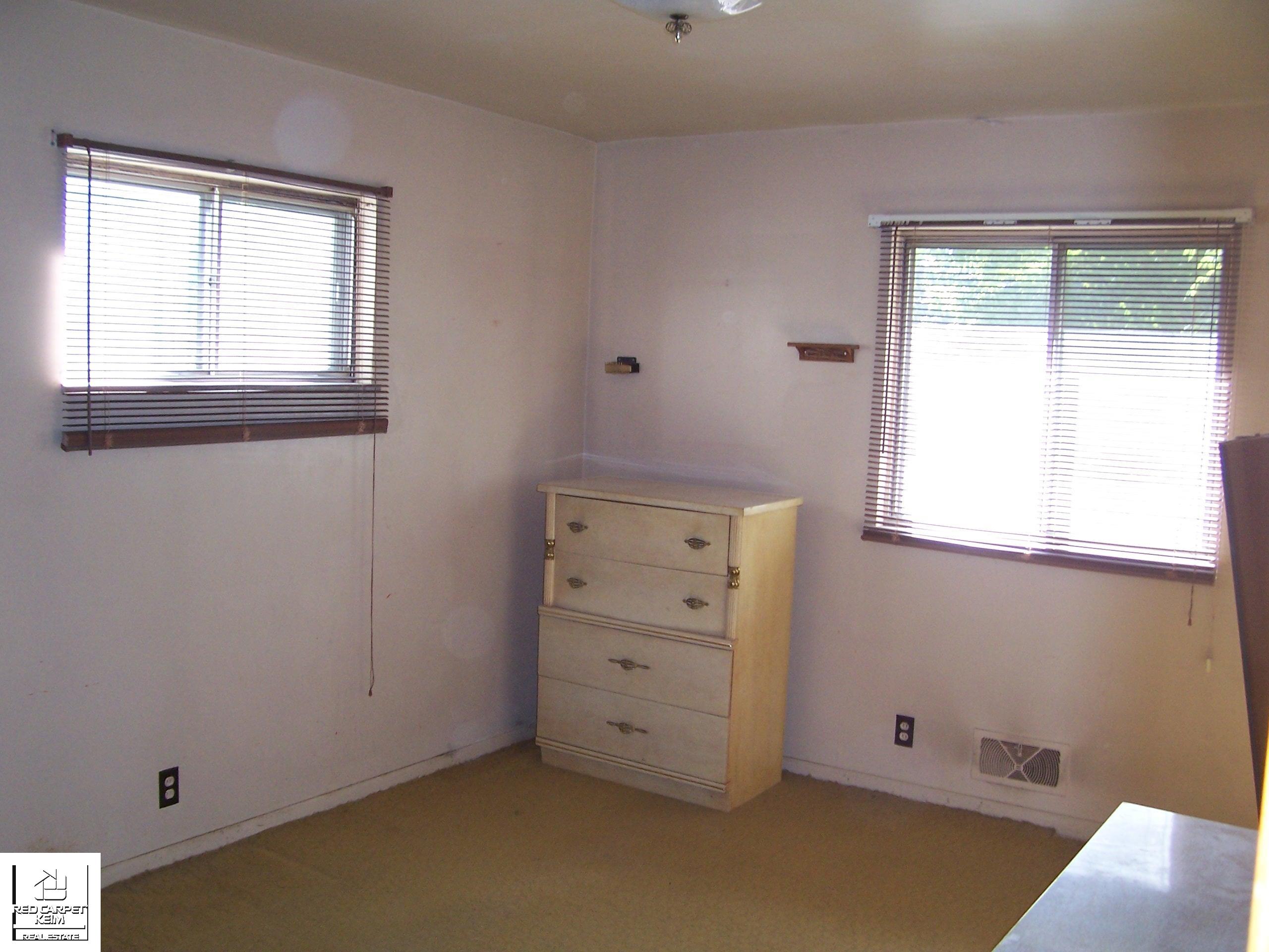 127 East River Road Flushing, MI 48433 - Photo 17 of 20