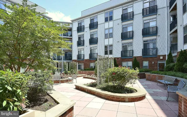 $2,350 | 1800 Wilson Boulevard, Unit 101, Arlington, VA 22201