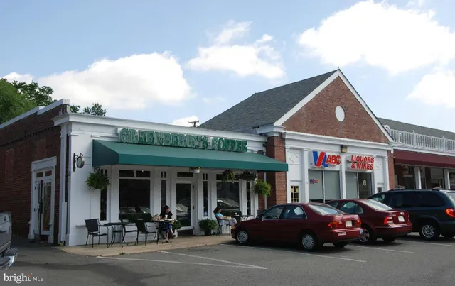 $2,350 | 1800 Wilson Boulevard, Unit 101, Arlington, VA 22201