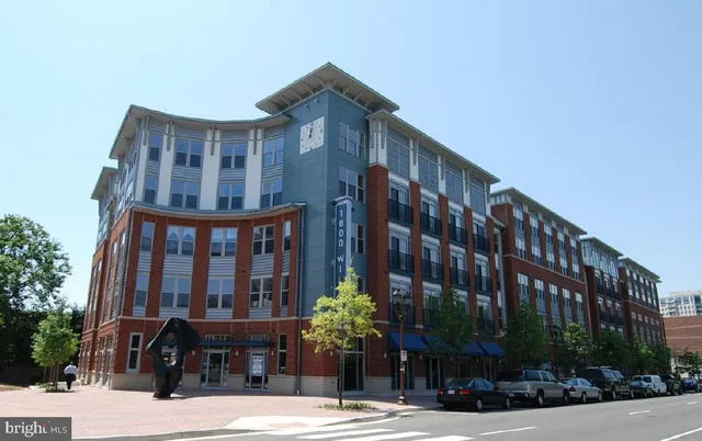 $2,350 | 1800 Wilson Boulevard, Unit 101, Arlington, VA 22201