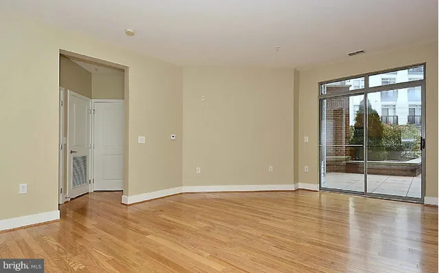 $2,350 | 1800 Wilson Boulevard, Unit 101, Arlington, VA 22201