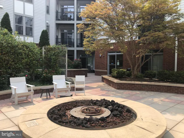 $2,350 | 1800 Wilson Boulevard, Unit 101, Arlington, VA 22201